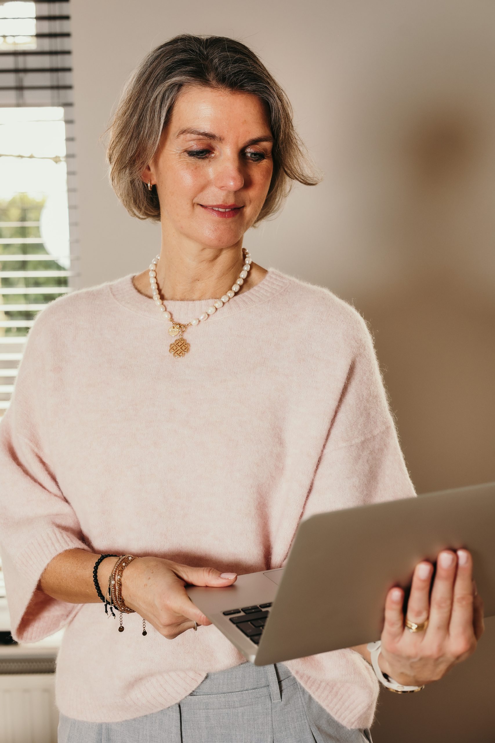 Dianne Verkerk Dianne Verkerk – gespecialiseerd coach in re-integratie na kanker, tijdens een online coachingssessie gericht op herstel, werkgeluk en zelfvertrouwen.