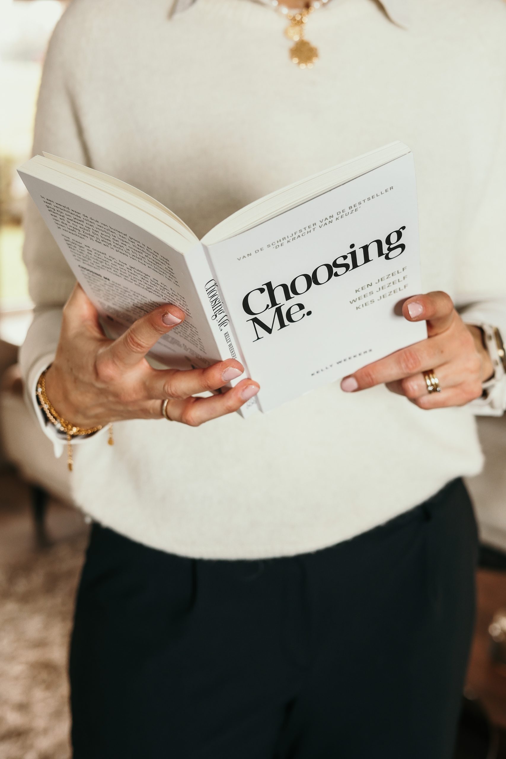 Dianne Verkerk Coach Dianne Verkerk leest het boek ‘Choosing Me’ – focus op zelfinzicht, persoonlijke ontwikkeling en het versterken van je BV-ik.